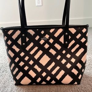 A small little shoulder bag only used once and amazing quality